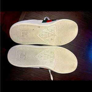 It has minimal details ,, nothing broken very good condition